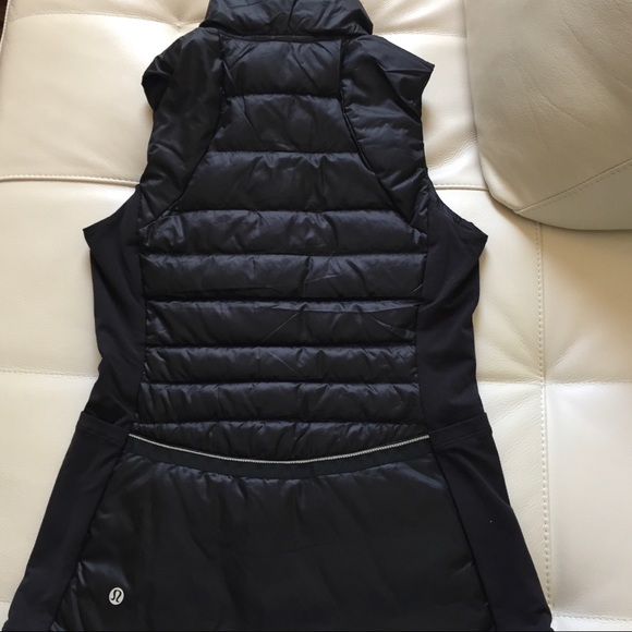 NWT BLACK LULULEMON DOWN FOR A RUN VEST II - - 2 - Picture 4 of 6